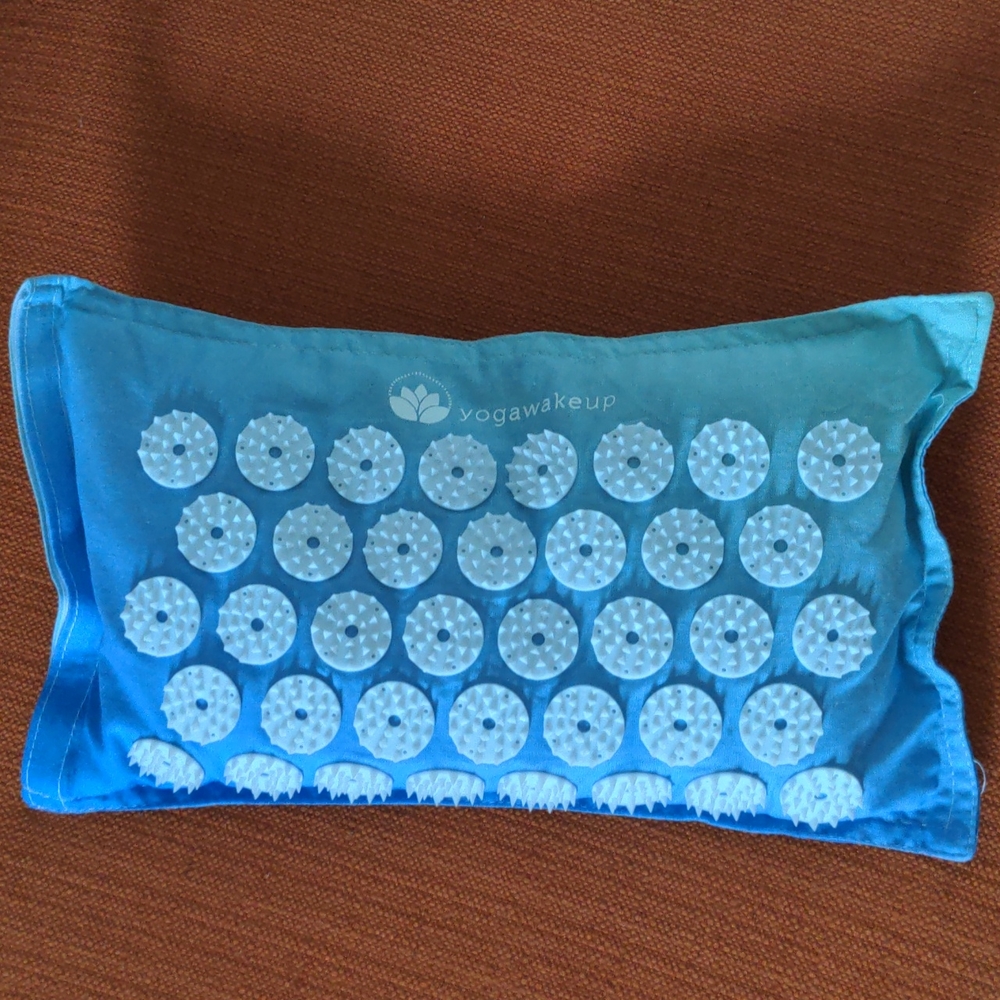 NEW yoga acupressure wakeup pillow